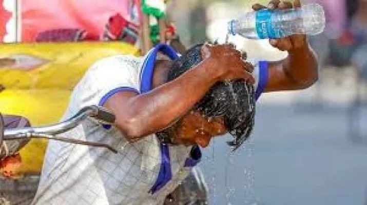 সিলেটে গরম ও লোডশেডিংয়ে নাকাল সাধারণ মানুষ