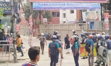 পুলিশের ধাওয়া খেয়ে গলিতে জুলাই যোদ্ধারা, সাউন্ড গ্রেনেড-ইট নিক্ষেপ