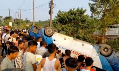 টাঙ্গুয়ার হাওরগামী বাস খাদে, মা-মেয়ে নি.হ.ত