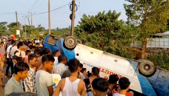 টাঙ্গুয়ার হাওরগামী বাস খাদে, মা-মেয়ে নি.হ.ত