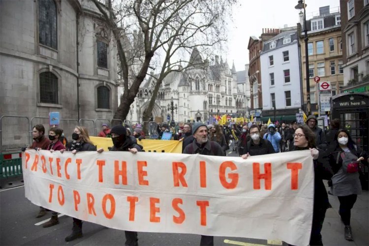 যুক্তরাজ্যে প্রতিবাদের অধিকার ‘আক্রমণের মুখে’, এইচআরডব্লিউ’র সতর্কতা