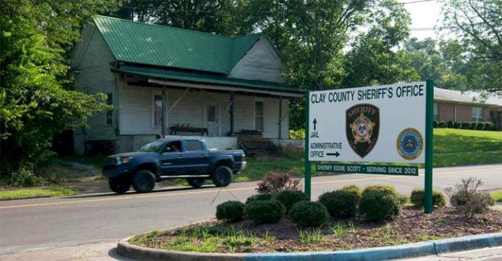 যুক্তরাষ্ট্রে বন্দুক নিয়ে যুবকের তাণ্ডব, শিশুসহ প্রাণ গেল ৬ জনের