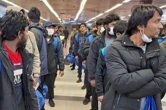 লিবিয়া থেকে দেশে ফিরলেন ১৬৫ বাংলাদেশি