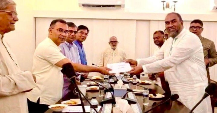 সিসিকের পরিচ্ছন্নতা কর্মীদের অনুদান দিলেন প্রধানমন্ত্রী