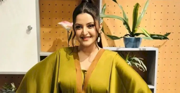 আমি আমার ভাইয়ের সঙ্গেও ছবি দিলে গালি খাই: পরীমনি