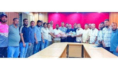 ২০ ক্রিকেট ক্লাবের প্রতিনিধিদের প্রাণবন্ত মতবিনিময়, নতুন কমিটিকে ফুলেল শুভেচ্ছা
