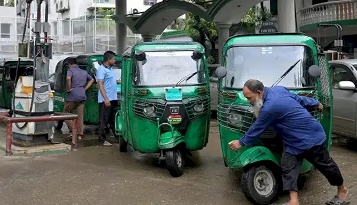 গ্যাস-বিদ্যুৎ সংকটে অন্ধকারে বাংলাদেশ
