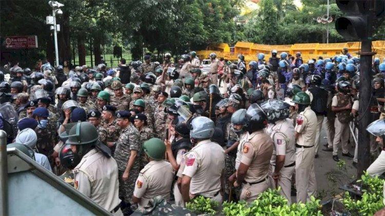 মোদী সরকার কি এক দফার আতঙ্কে?